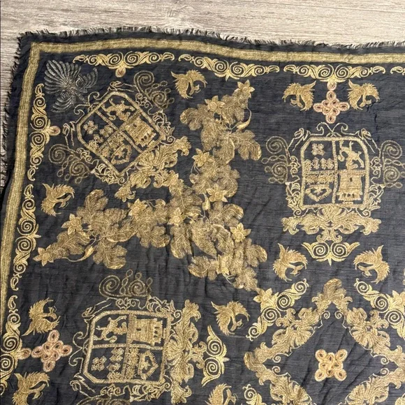 Alexander McQueen Black and Gold Patterned scarf - Picture 5 of 12